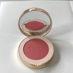 Gucci 09 Intense Plum Cheeks and Eyes Powder Luminous Matte Blush de Beaute